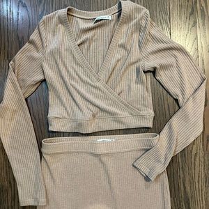 Abercrombie Matching Cropped Sweater Skirt Set